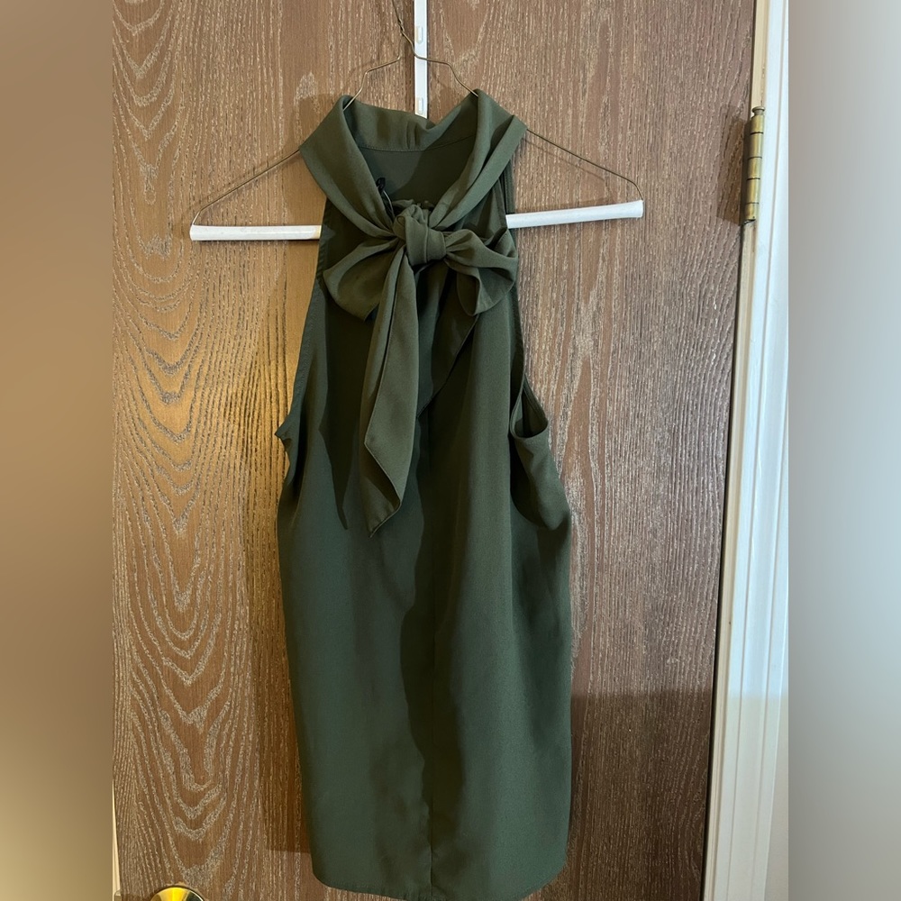 Banana republic, olive green, sleeveless blouse, bowtie in back NWT